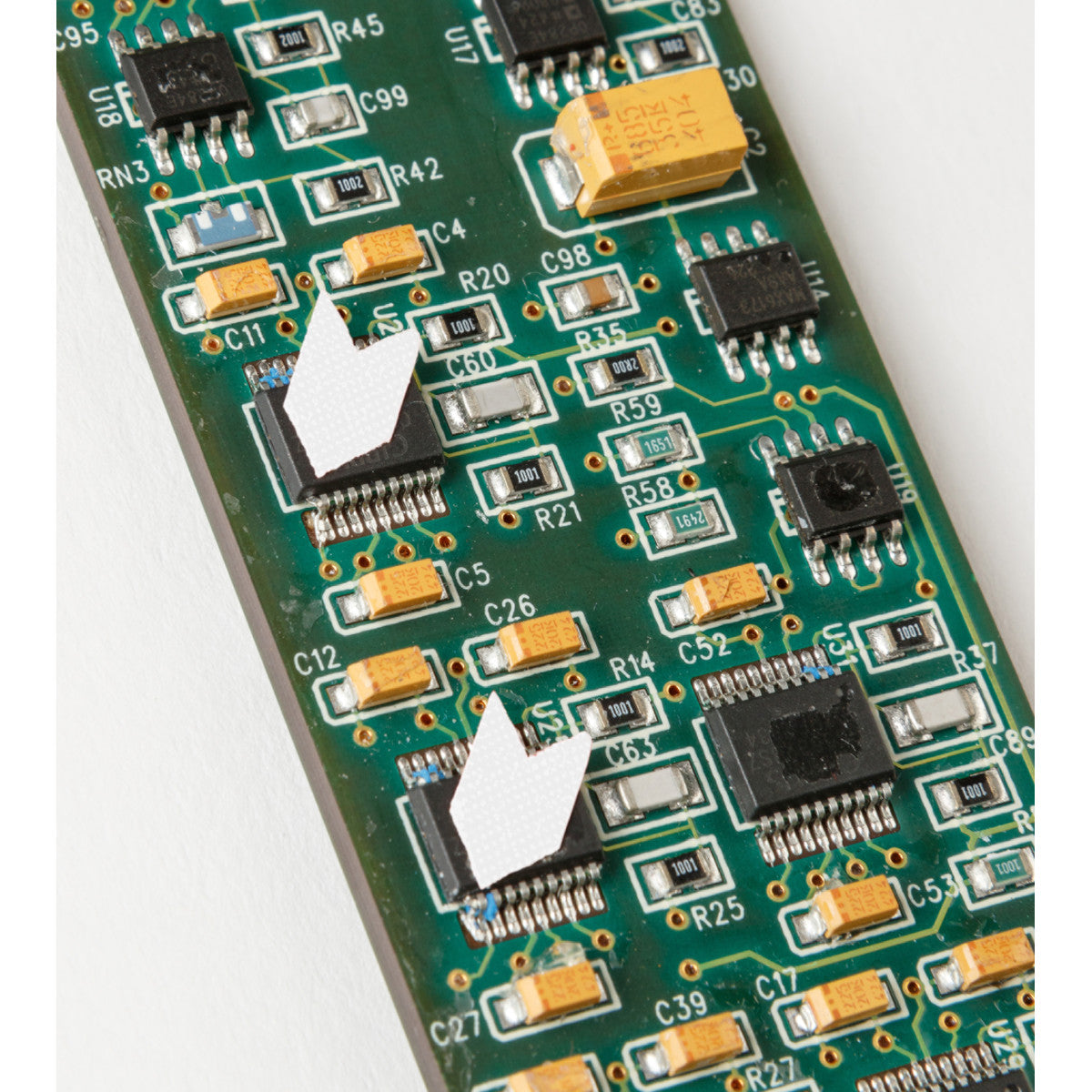 Vorgestanzte Inspektionspfeile auf Karten