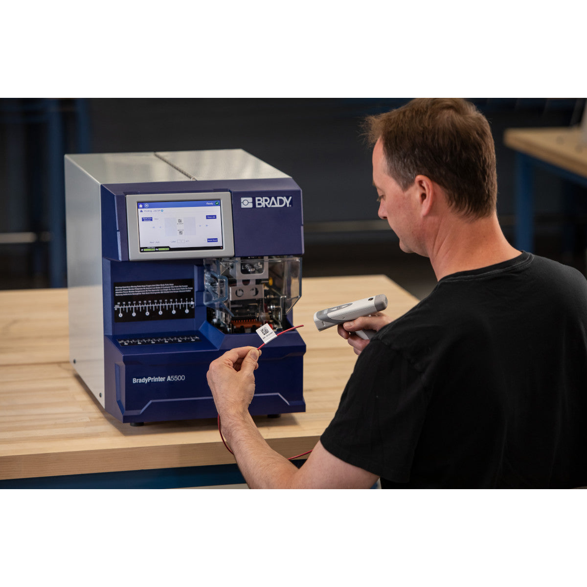 BradyPrinter A5500 Fahnen-Druckapplikator mit WLAN - EMEA