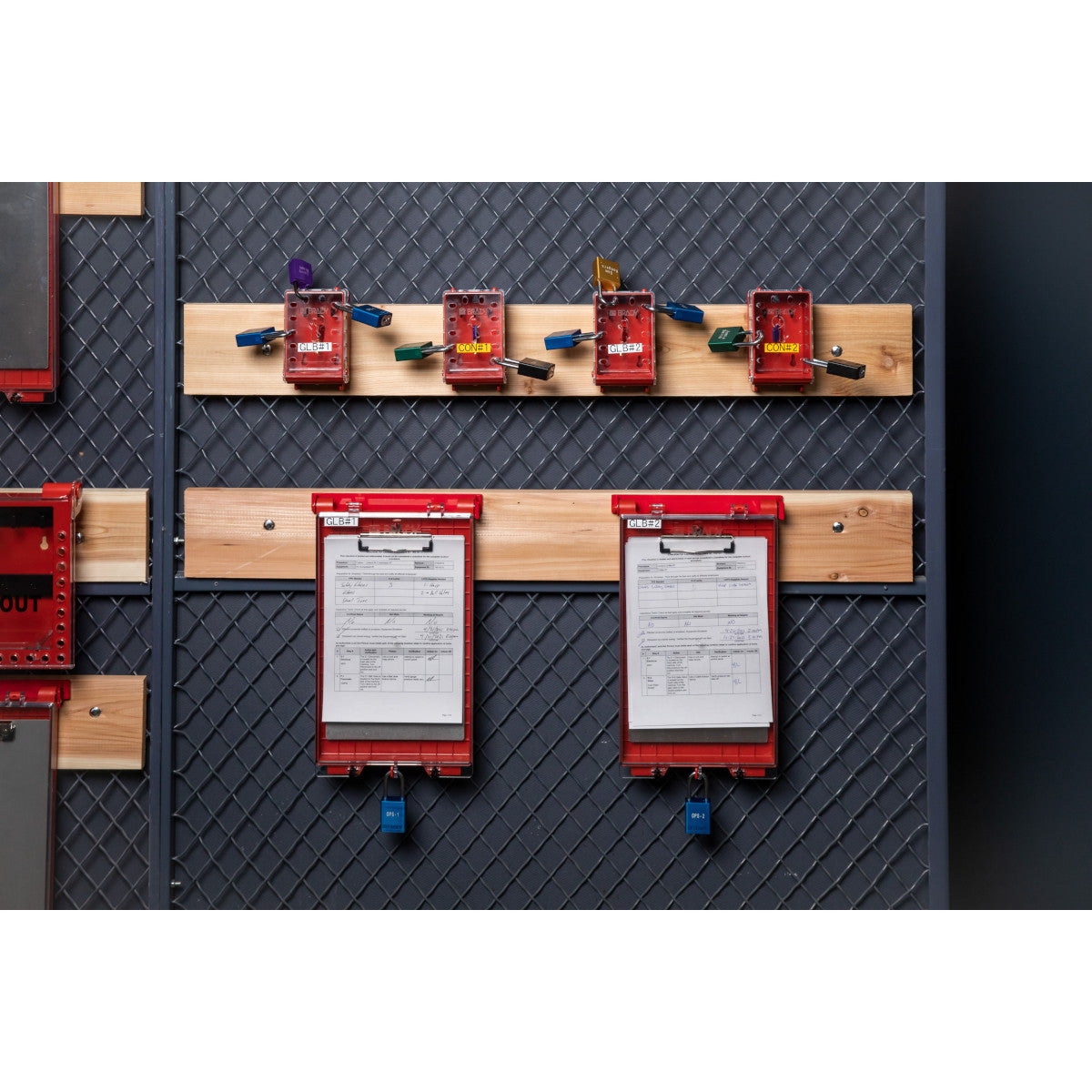 Berechtigungskontrollstation mit SlimView Gruppenverschlusskasten