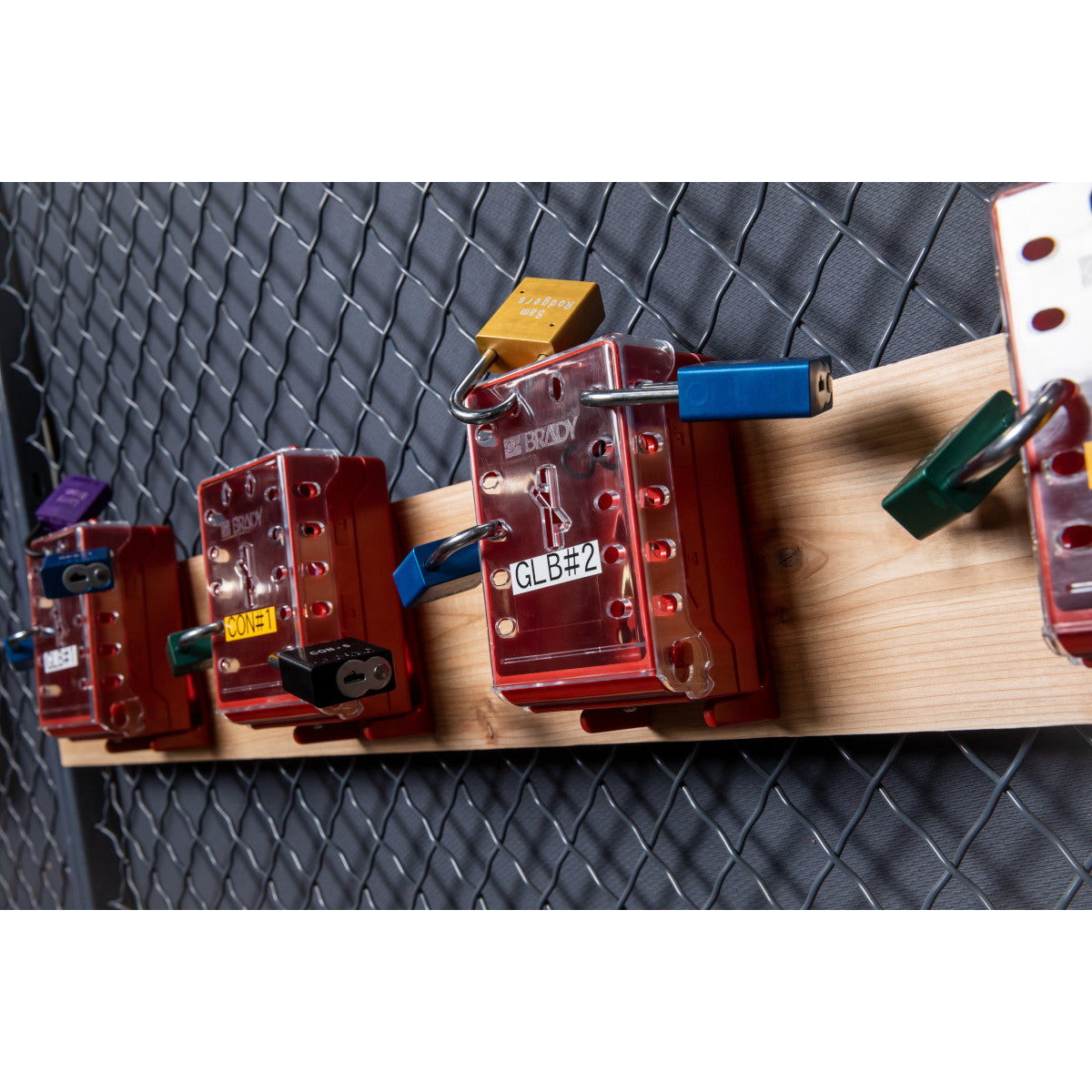 Berechtigungskontrollstation mit äußerst kompakter Verschlusskasten