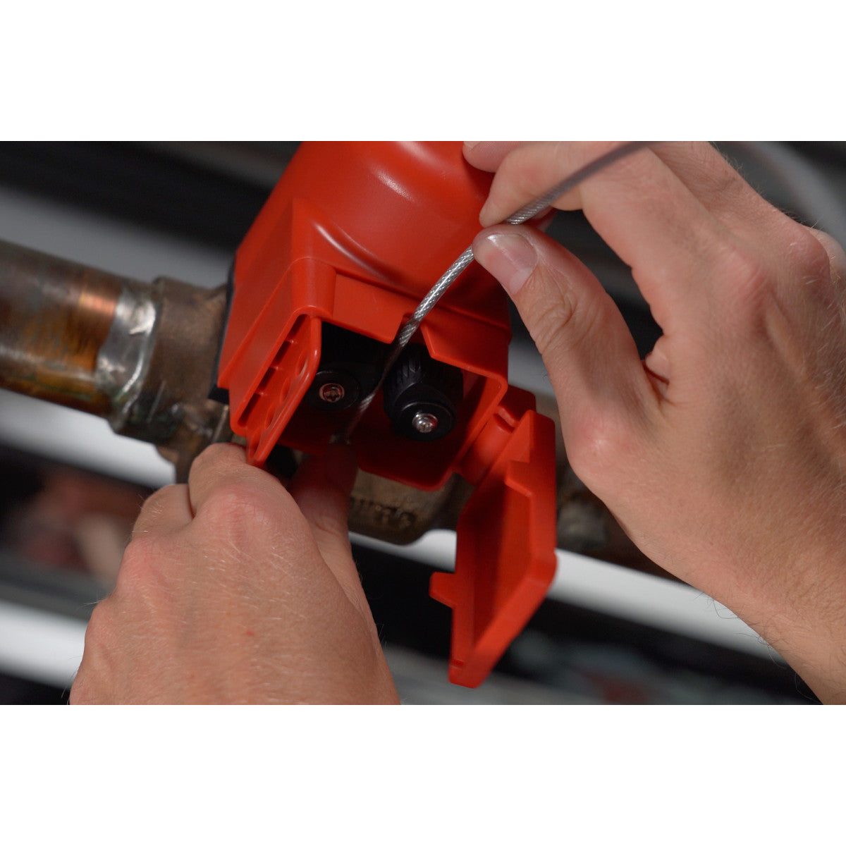 Absperrung von Ventilen ohne Griff mithilfe eines Kabels