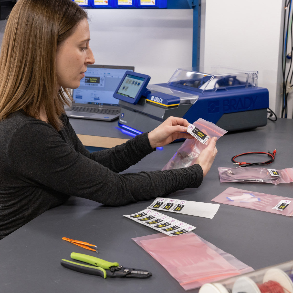 BradyJet™ J7300 Farbetikettendrucker EU + Brady Workstation-Suite