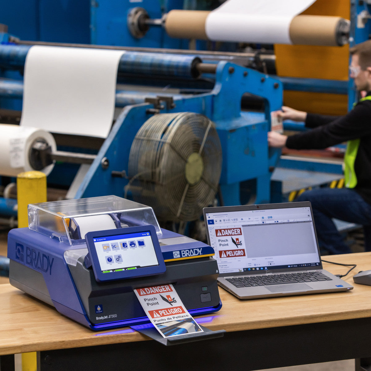 BradyJet™ J7300 Farbetikettendrucker, WLAN, EU + Brady Workstation-Suite