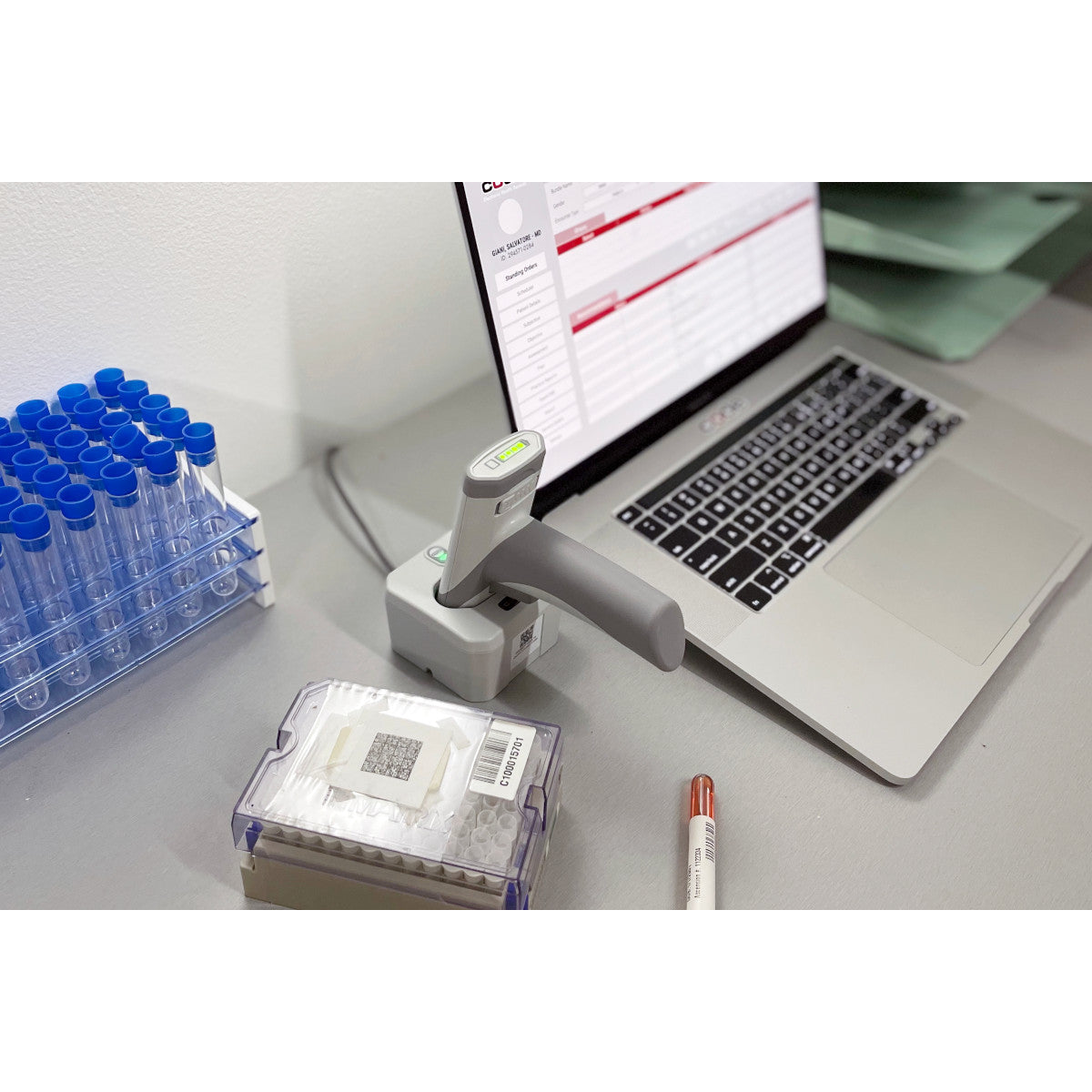 CR2700 induktive Ladestation mit 1,8 m langem USB-Kabel