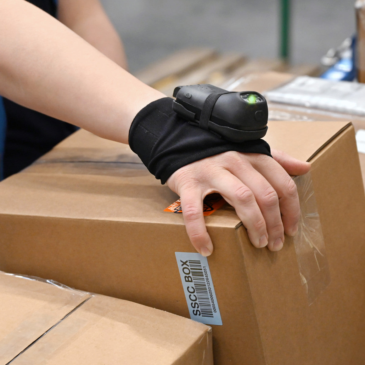 EXA31 glove with trigger button, size M