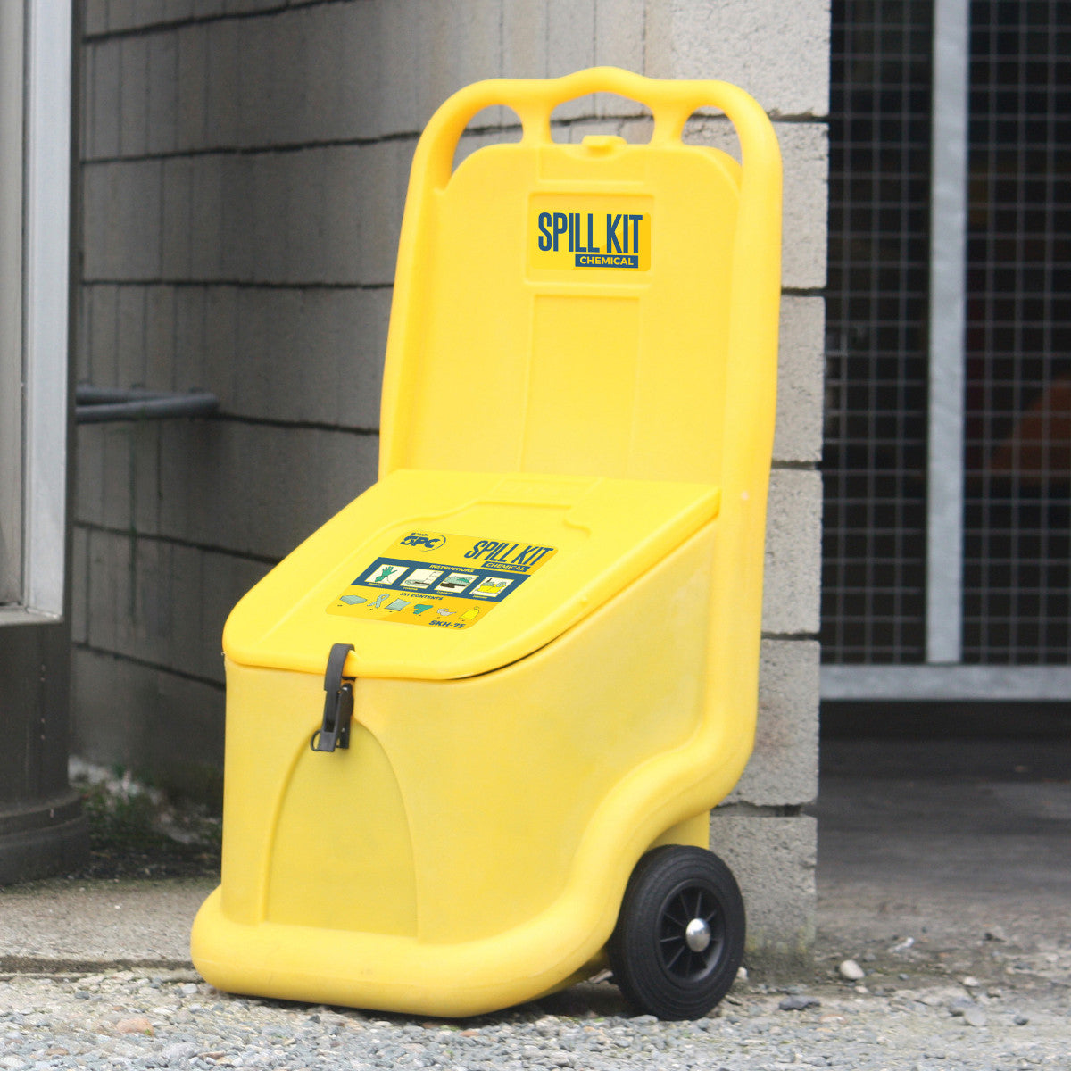 Mobile emergency kit for outdoor use, chemicals