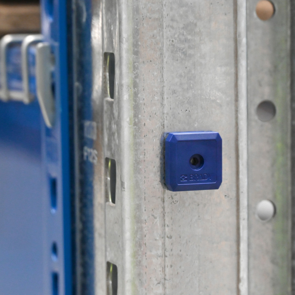 New square label for tracking industrial items