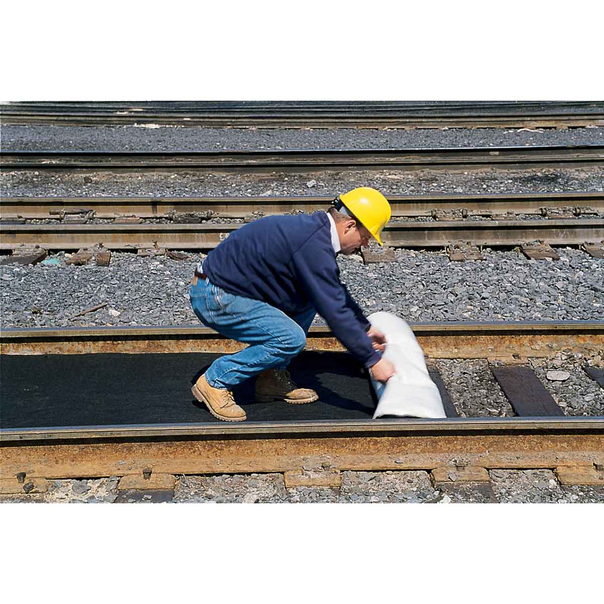 MAT, 147 cm x 24.4 m, heavy, welded and with barrier layer