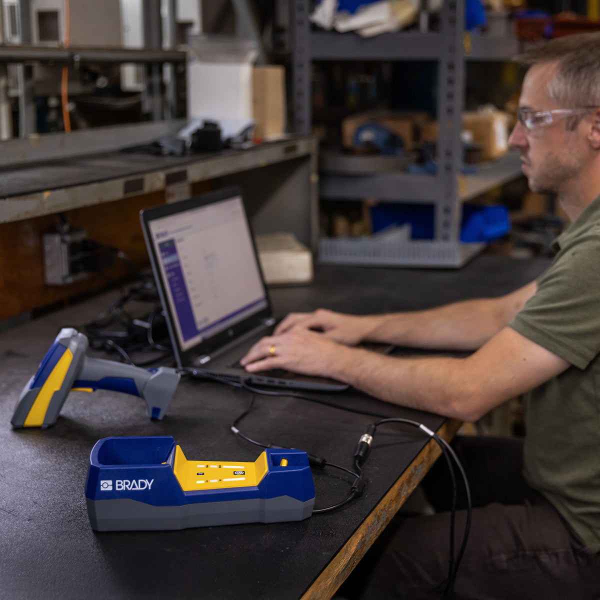 V3200 kabelloses Barcode-Lesegerät mit V1400 Basisstation und Zubehör-Set EU