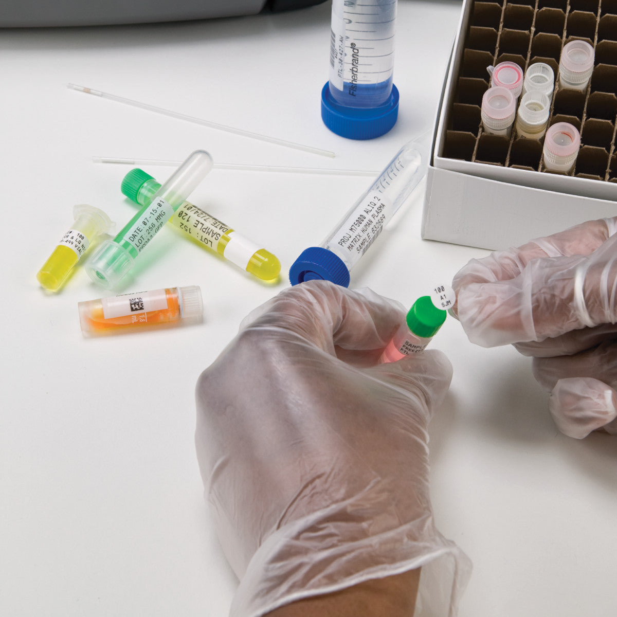 Mehrzweck-Nylonetiketten mit bester Klebkraft für M610, M611, BMP61, M710 (mit Medienadapter) und BMP71 (mit Medienadapter)