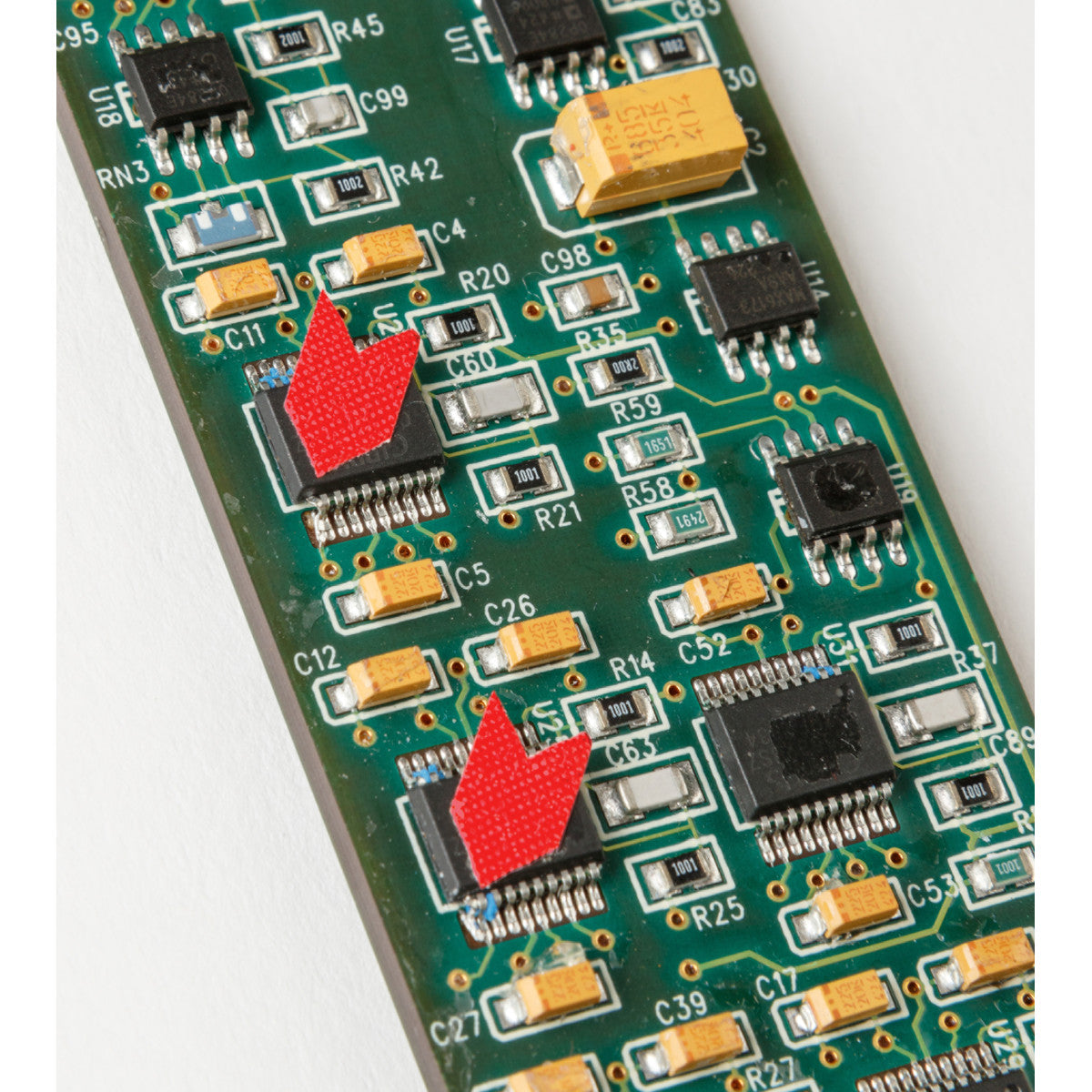 Vorgestanzte Inspektionspfeile auf Karten