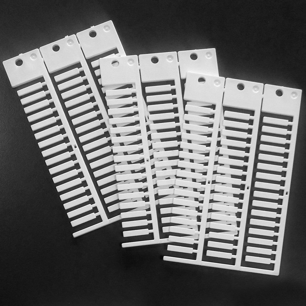 White marking, 4 x 18, 3 rows
