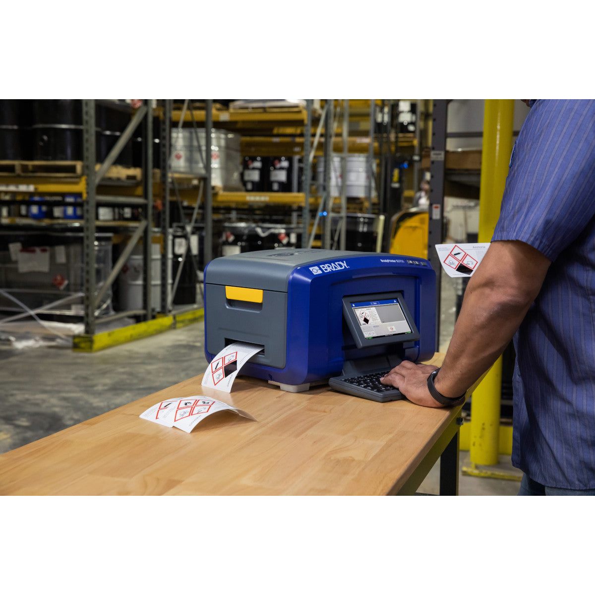 S3700 Multicolour &amp; Cut sign and label printer with QWERTZ keyboard, Wi-Fi and Bluetooth + BWS Suite