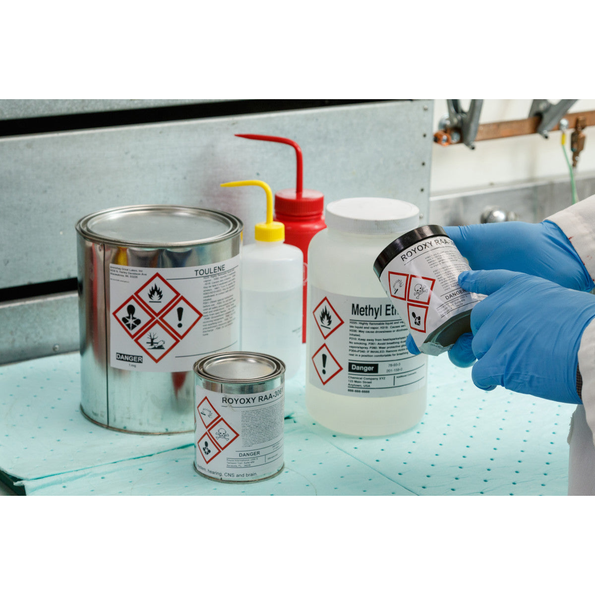 Pre-printed desktop printer labels for hazardous substances according to CLP/GHS