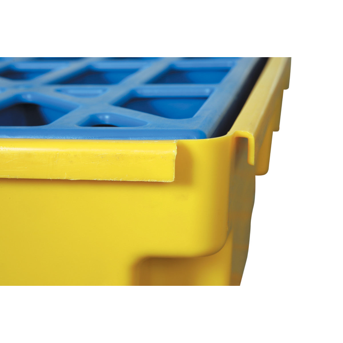 Grid for spill pallet