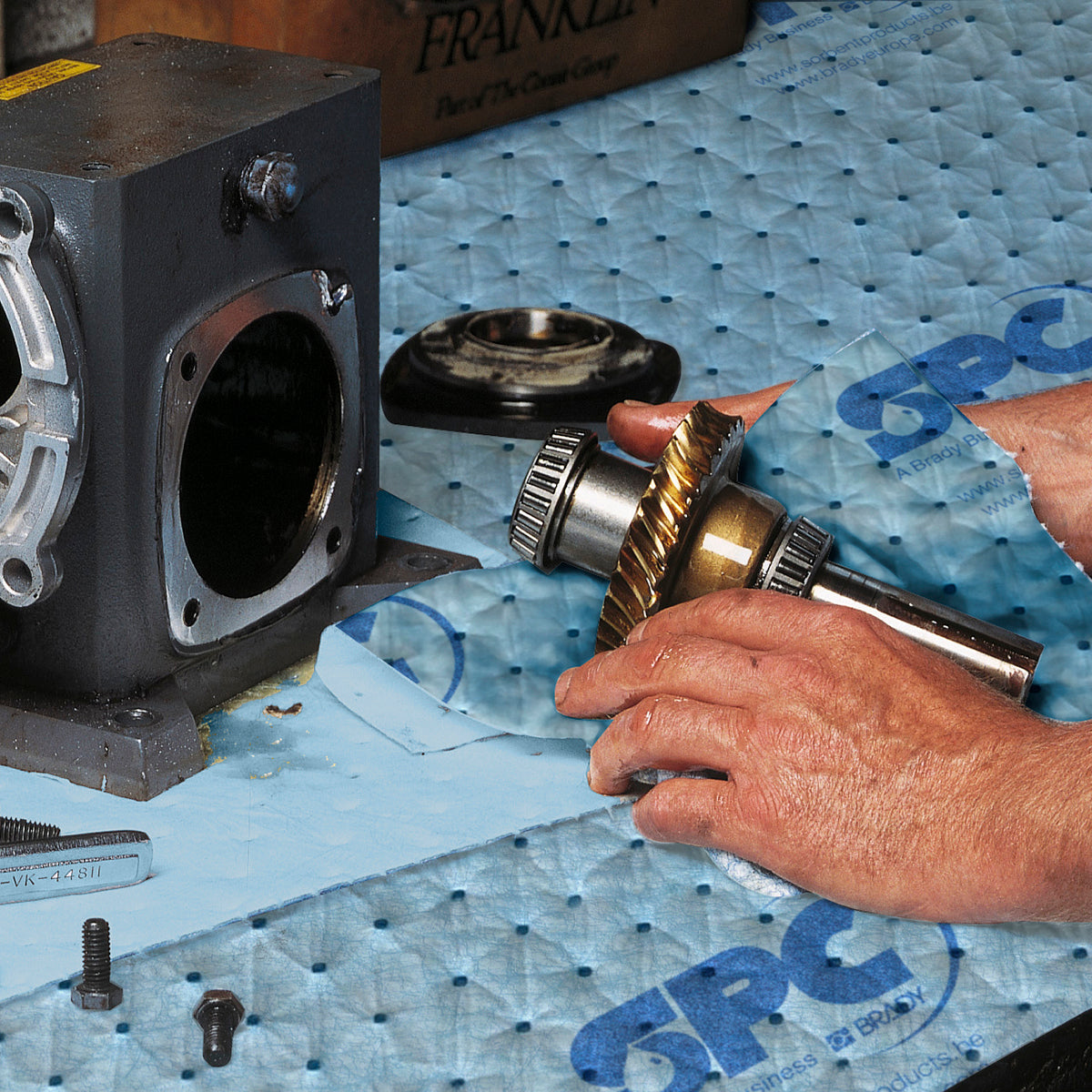 ROLL, 48 cm x 44 m, heavy, perforated and welded